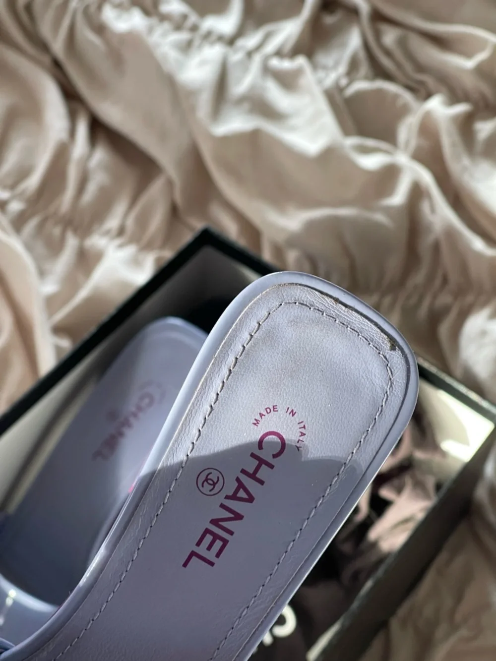 CHANEL Lavender Patent Leather Open-Toe Block Heel Mules - Picture 5 of 10